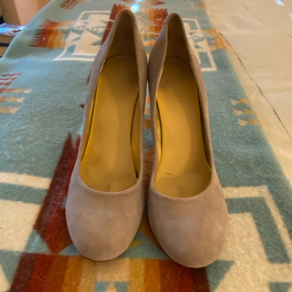 Nine West size 8 heels
